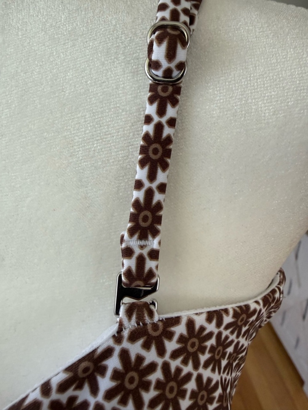 Cupshe One Piece Swimsuit Women Medium Brown Floral Cutout Tie Back NWT - Picture 5 of 8